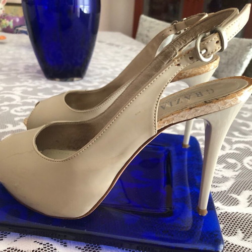 Peep toe shoes Graziana used, beige, size 38