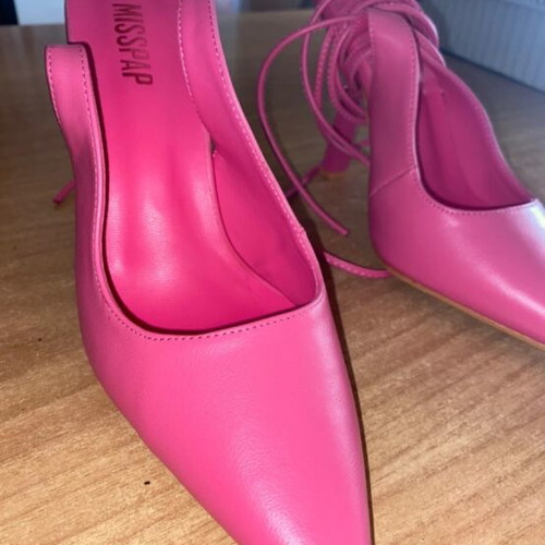 Misspap fuchsia pointed pumps like new, size 39