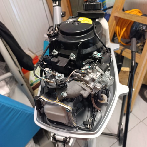 Honda outboard motor 4 hp upgraded to 6 hp like new with stand