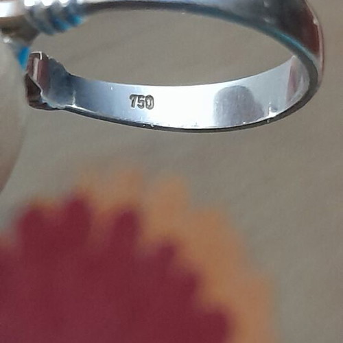 Ring 18K white gold with small white diamond, like new