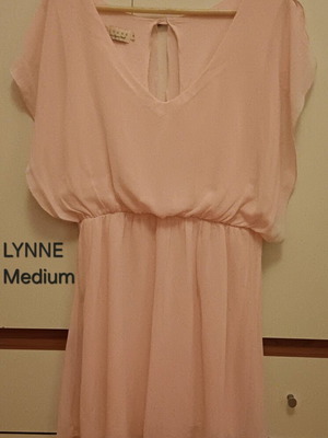 Lynne dress pink like new, size M