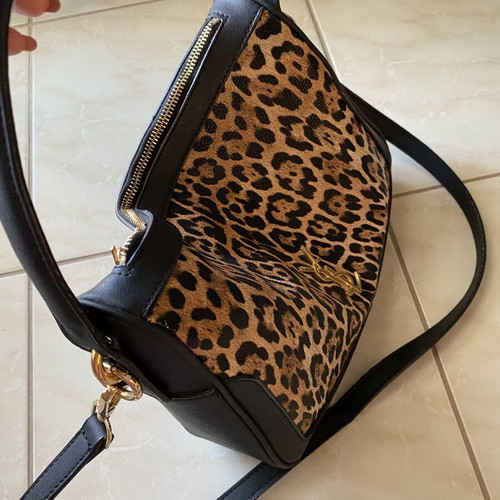 Leopard shoulder bag like new, medium size, black and brown
