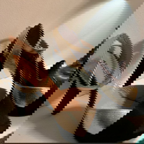 Επώνυμα ιταλικά ψηλοτάκουνα πέδιλα Tessera καινούργια, μαύρο-χρυσαφί, νούμερο 40