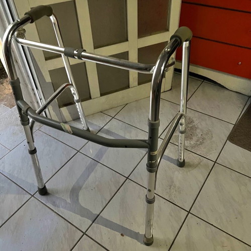 Folding Walking Frame new, foldable and collapsible