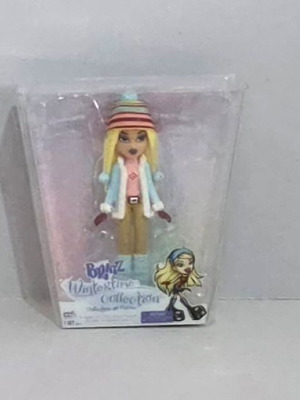 Mini Bratz Series 2 Bratz Winter Time Collection Minis 2” doll like new