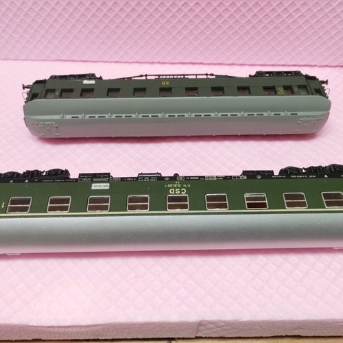 Passenger train cars HO scale like new with boxes