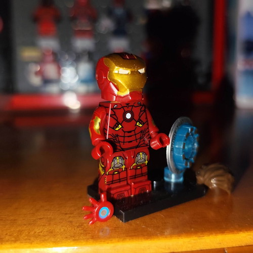 Iron Man MK 7 minifigure like new with accessories