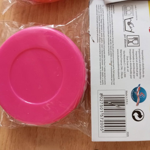 Plastic cups new, expandable and closable