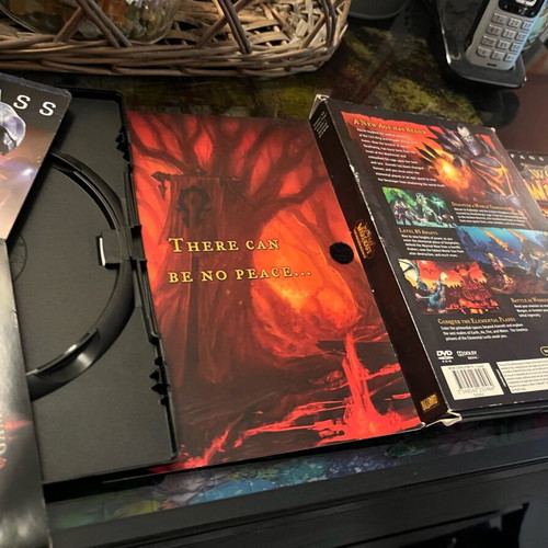 World of Warcraft Wrath of the Lich King box and case used, collectible