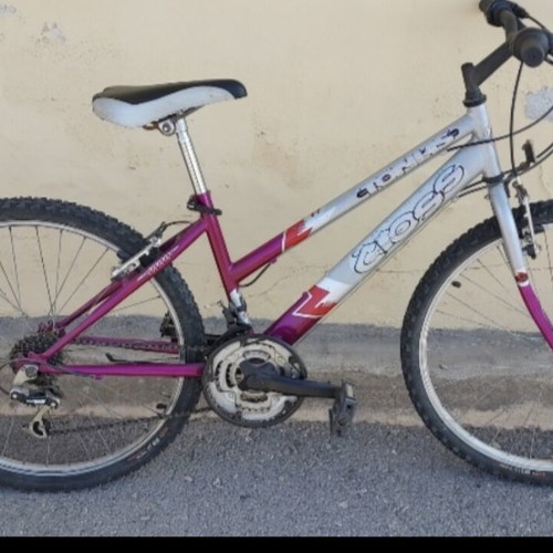 Cross 26 Inch Mountain Bike like new, women's, steel frame