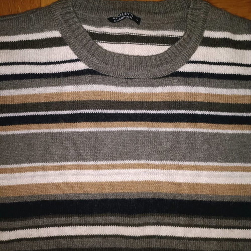 Bentley's Champion pullover Large in very good condition