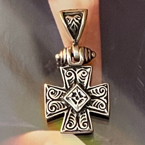 Silver cross 925, like new, weight 6.8 g