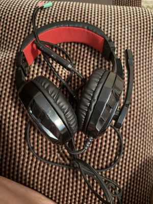Headphones with microphone unused