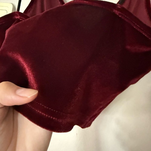 Velvet top like new, burgundy