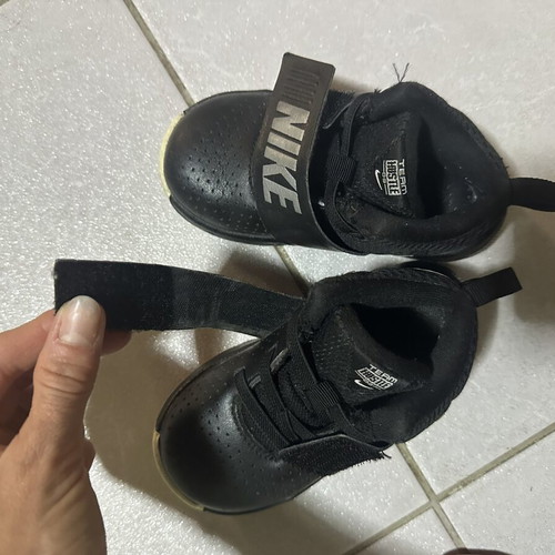 Nike Team Hustle D 8 baby shoes size 23.5, black with silver logo