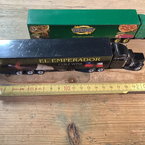 MACK trucks 1/87 like new, set of two