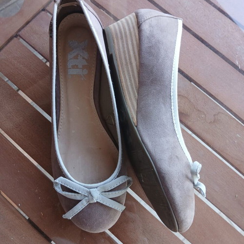 Xti beige-grey suede ballerina flats with small heel, size 38