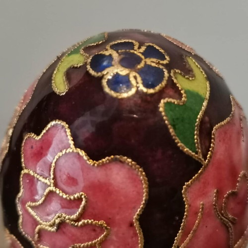 Cloisonne egg used with pink flowers and wooden base