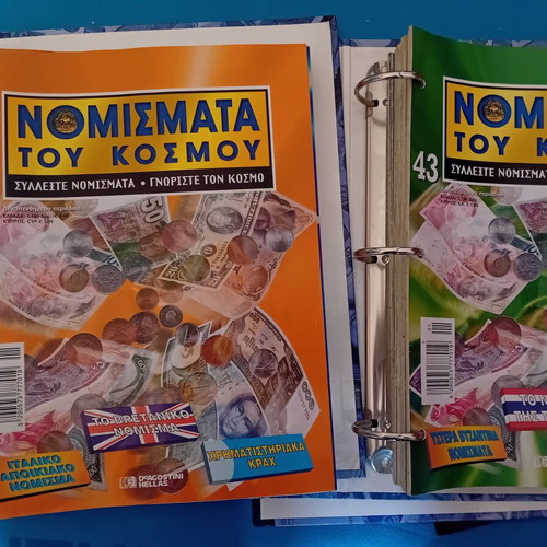World Coins Collections like new, 3 binders with 75 issues