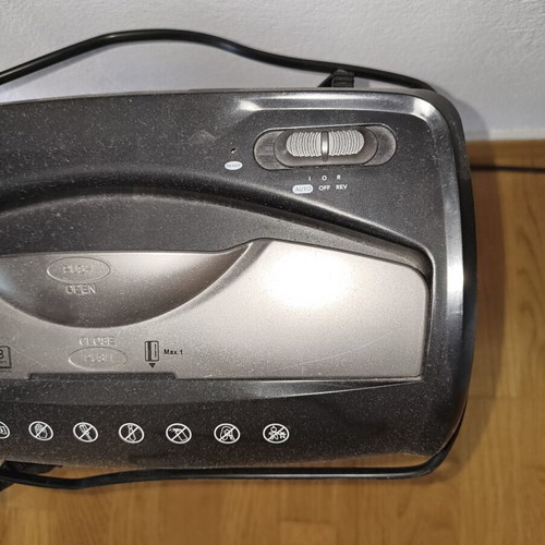 Paper shredder like new with two-speed function