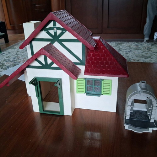 Playmobil house and oven used with accessories