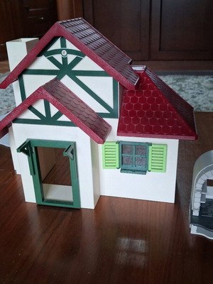 Playmobil house and oven used with accessories