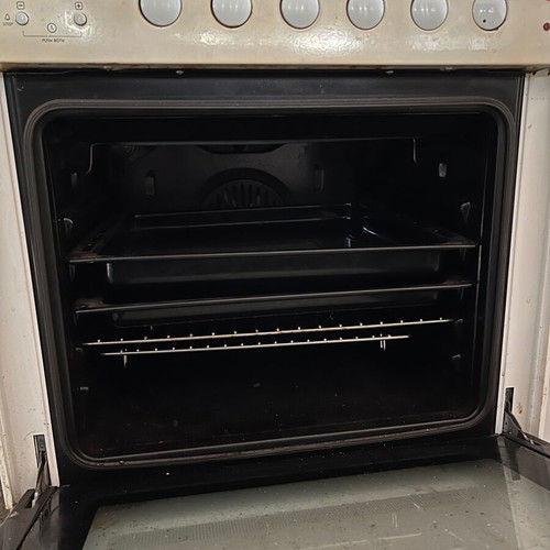 Davoline kitchen used, functional with oven and burners