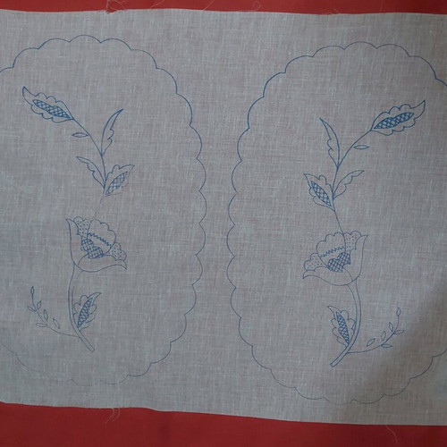 Linen fabric for table runner 100x40cm and 2 napkins with stamped design, new