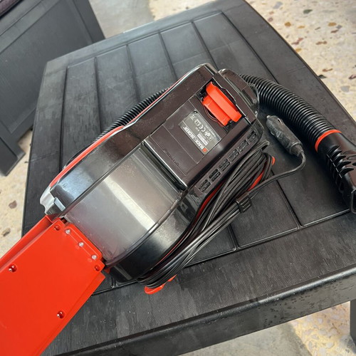 Black & Decker car vacuum cleaner with 12V lighter cable