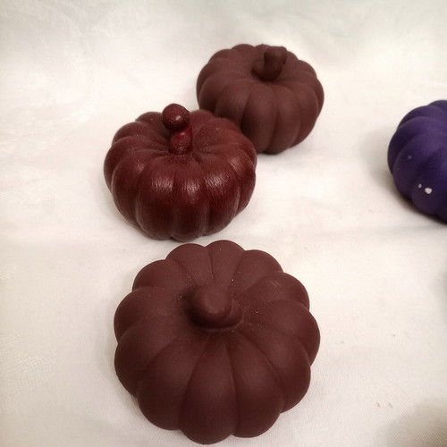 Resin pumpkins like new, pack of 10 for charms