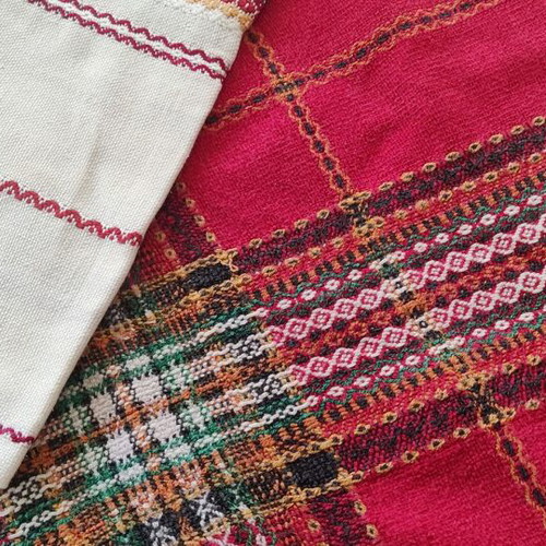 Table linens used, set of 2 red and white pieces