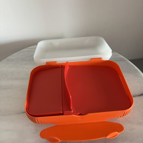 Tupperware bowl for toast and juice with removable divider