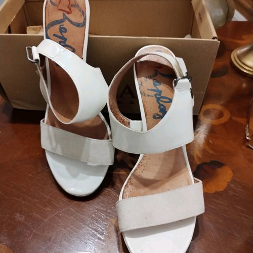 38, White Replay sandals with platform in very good condition, with a heel height of 12.5 cm.