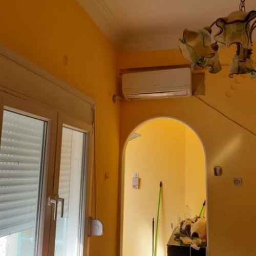 Διαμέρισμα στην Κυψέλη 44 τ.μ. ρετιρέ με βεράντα και ανελκυστήρα