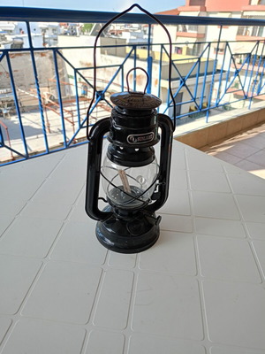 Sunlight Storm Lantern like new, black metal kerosene lamp