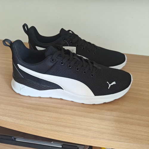 Puma Anzarun Lite running shoes new, size 44, black and white