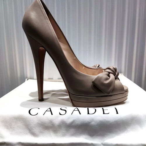 Casadei high-heeled leather pumps size 38 used