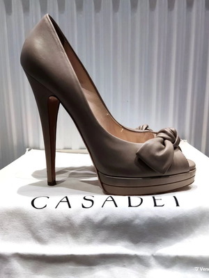 Casadei high-heeled leather pumps size 38 used