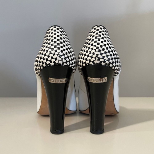 GF Ferre elegant white pumps like new, size 39