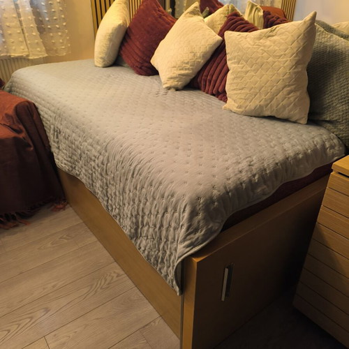 Bed chest handmade, like new, 1x2m with JYSK memory foam mattress