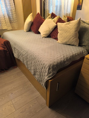 Bed chest handmade, like new, 1x2m with JYSK memory foam mattress