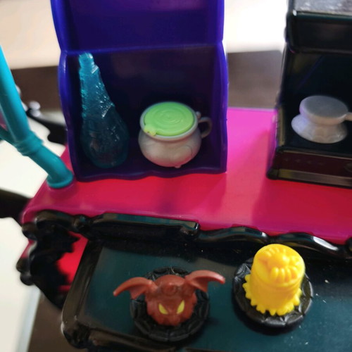 Monster High Scaris City of Frights Cafe Cart Play Set like new, Mattel 2012
