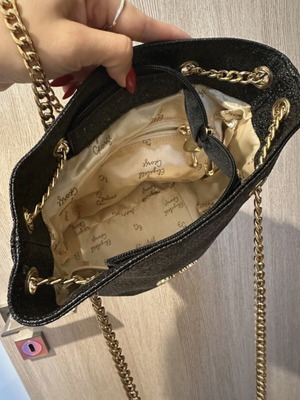 Elizabeth George handbag black with gold chain, like new