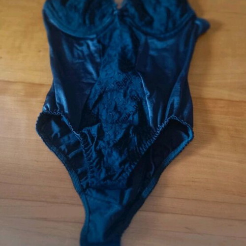 Olga bodysuit 34B like new, black, size S