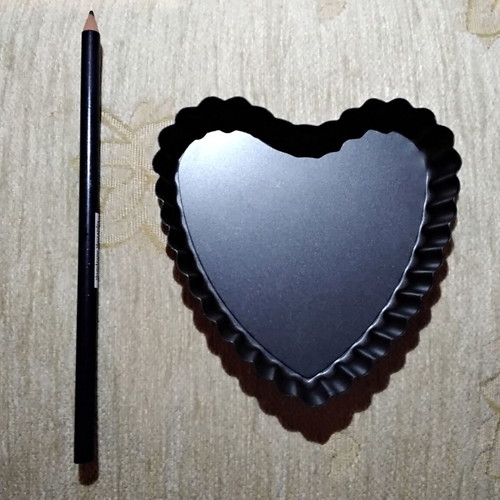 Heart-shaped tart baking pan new, detachable