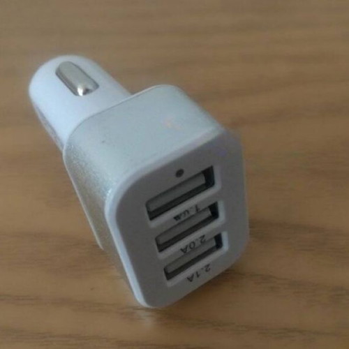 Car charger with 3 USB ports new, 5V/3.4A