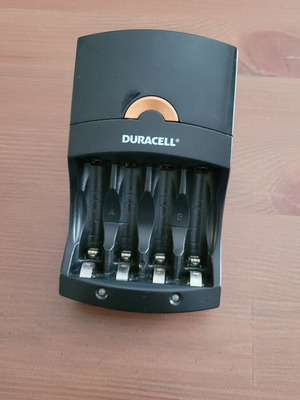 Duracell CEF14 Battery Charger used
