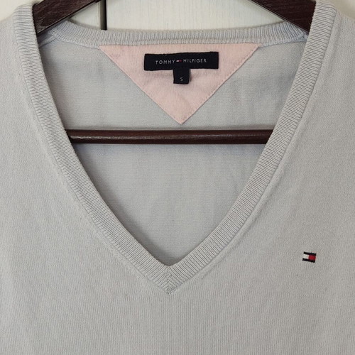 Tommy Hilfiger women's blue v neck regular classic top used, Small