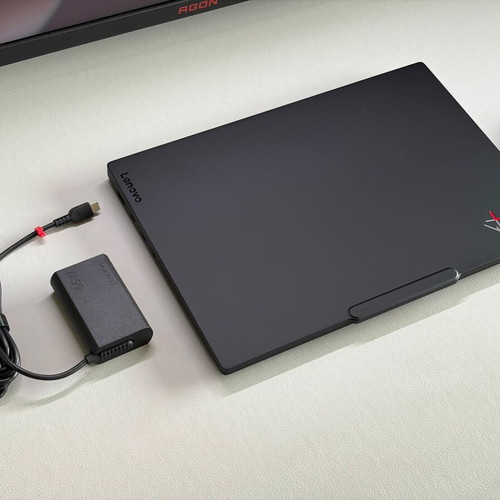 Lenovo Laptop ThinkPad X1 Carbon G13 Aura Edition new, 14.28" OLED, Intel i7, 64GB RAM, 1TB SSD