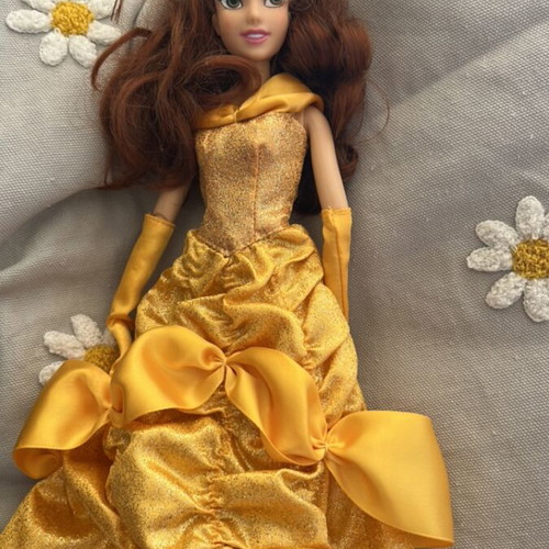 Disney Store Belle Classic doll like new with gloves and shoes